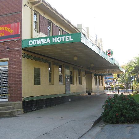 The Cowra Hotel 外观 照片